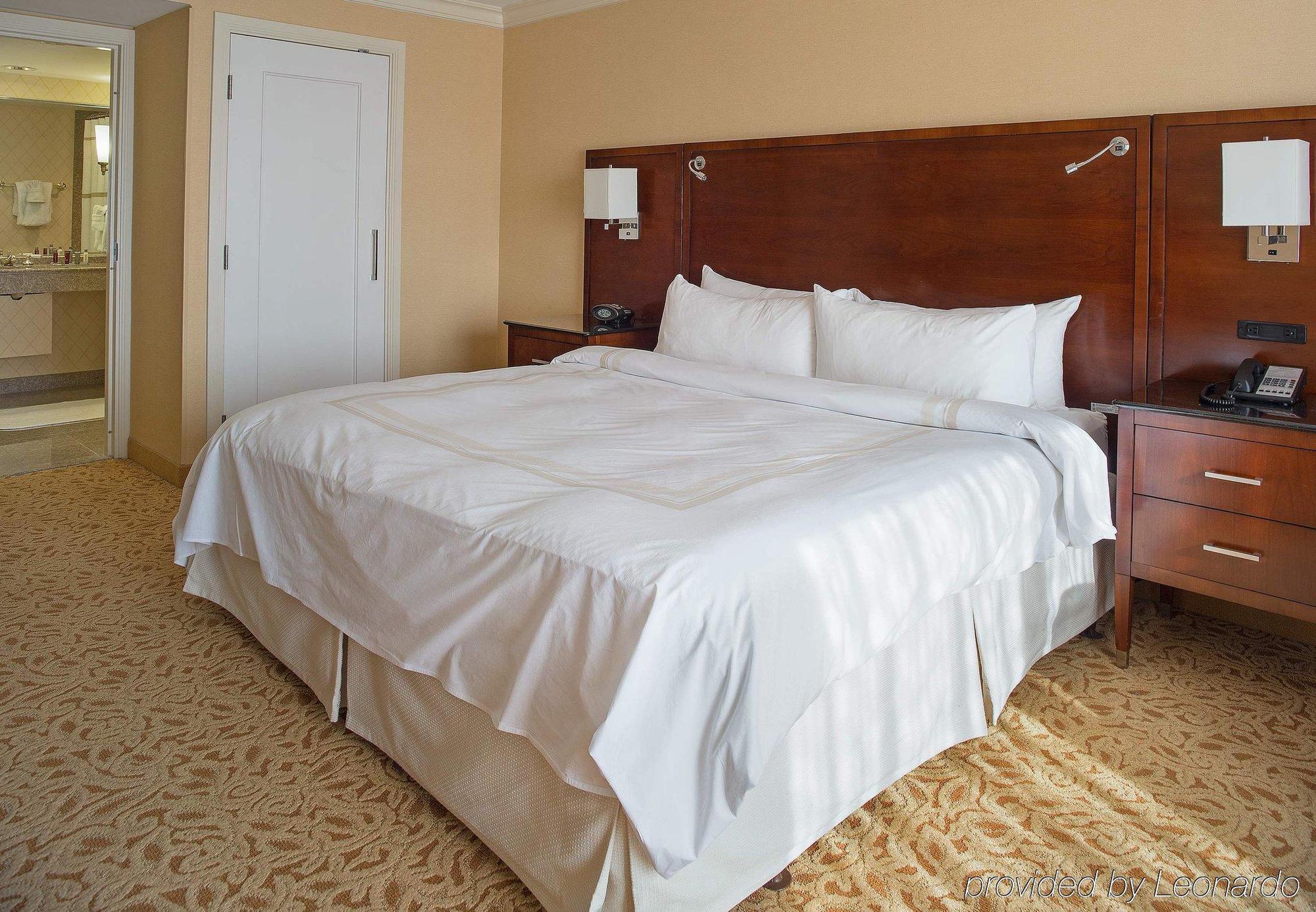 Holiday Inn Chesapeake Extérieur photo