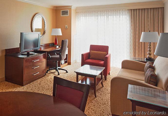 Holiday Inn Chesapeake Extérieur photo
