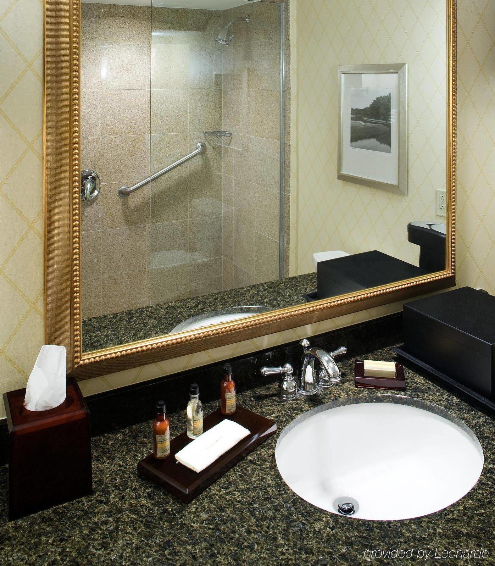 Holiday Inn Chesapeake Extérieur photo