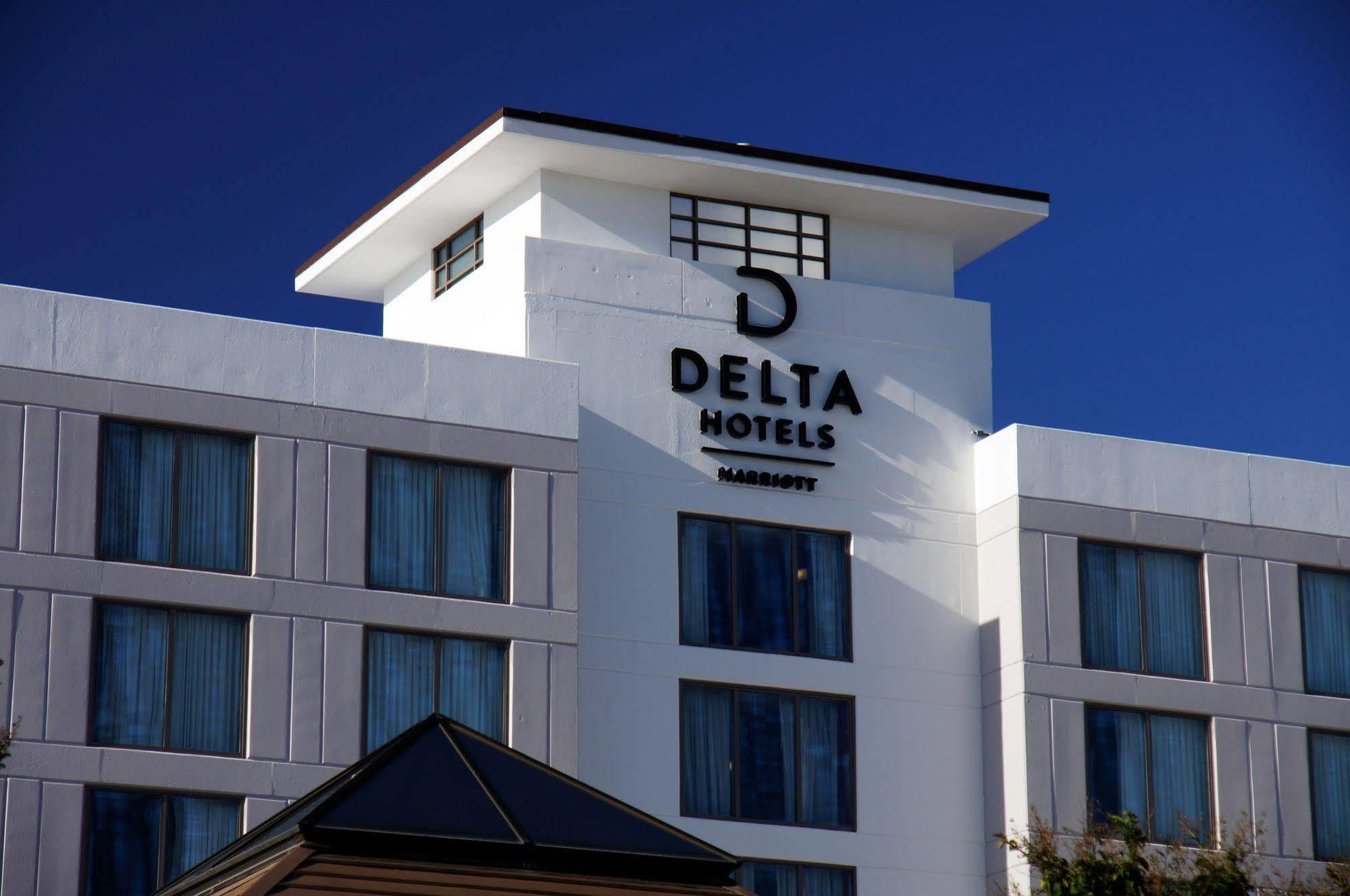 Holiday Inn Chesapeake Extérieur photo