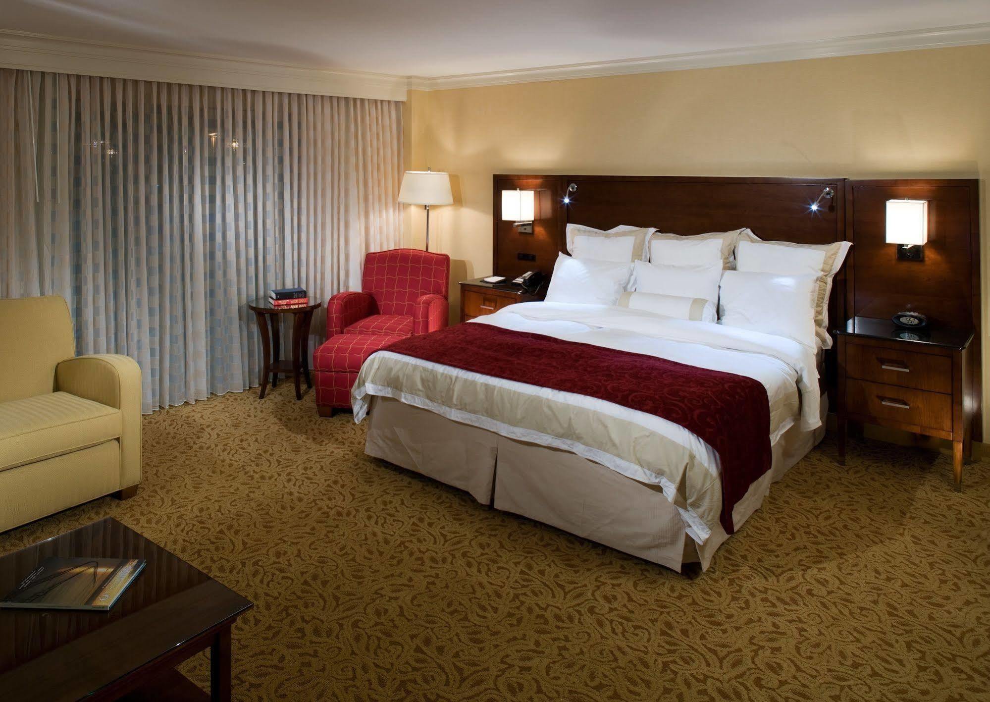 Holiday Inn Chesapeake Extérieur photo